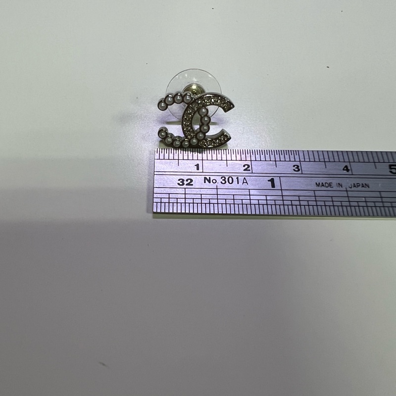 全新 Chanel 香奈兒 珍珠 亮鑽 耳環 銀色 雙C logo耳環 耳針 全配-8