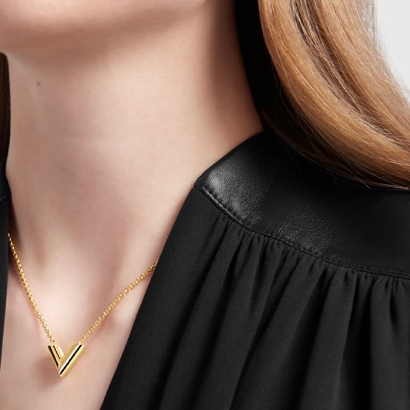 🕯️路易威登V項鍊LV金色Essential V字母項鍊M61083-0