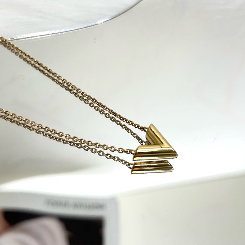 🕯️路易威登V項鍊LV金色Essential V字母項鍊M61083-3