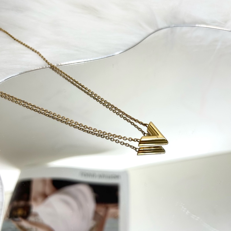 🕯️路易威登V項鍊LV金色Essential V字母項鍊M61083-4