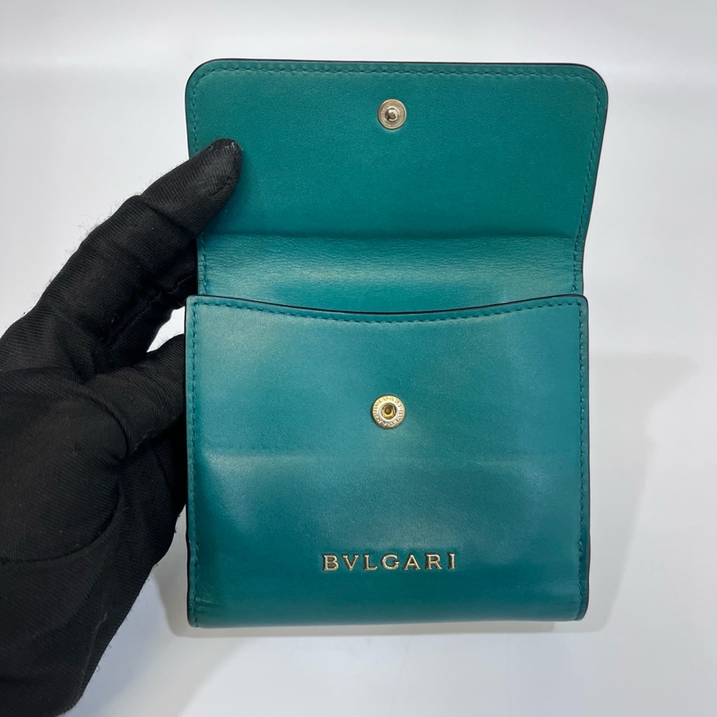 💚寶格麗BVLGARI祖母綠牛皮金釦蛇頭雙面三折短夾281382-10