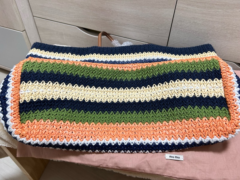 Miu miu TESSUTO 鉤針編織手袋竹編托特 tote bag 條紋編織手提袋 藍色與常春藤-6