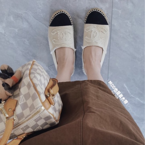 🕯️香奈兒漁夫鞋Chanel雙C黑色圓頭拼米杏色草編鉛筆鞋 ZG29762