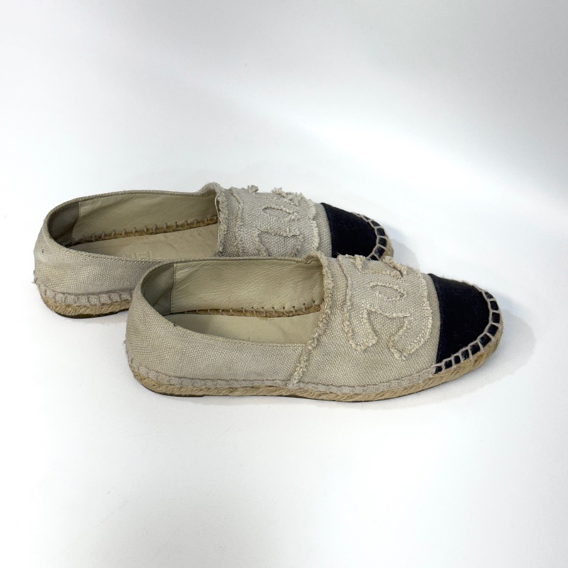 🕯️香奈兒漁夫鞋Chanel雙C黑色圓頭拼米杏色草編鉛筆鞋 ZG29762-3