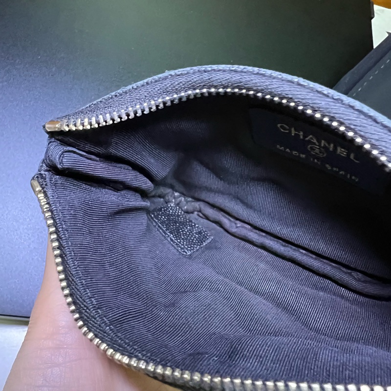 Chanel 香奈兒 黑金 黑色 魚子醬牛皮 一字拉鍊零錢包 萬用零錢包 全配-3