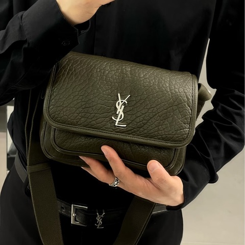 🫒聖羅蘭男士NIKI YSL橄欖綠銀釦粒面小羊皮NIKI小型郵差包776611