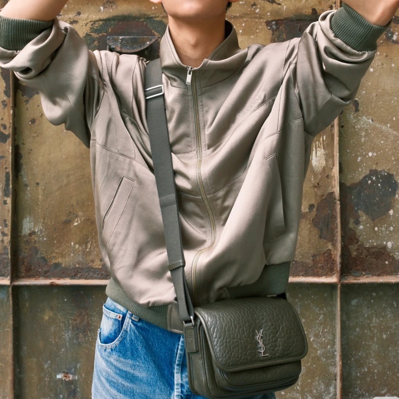 🫒聖羅蘭男士NIKI YSL橄欖綠銀釦粒面小羊皮NIKI小型郵差包776611-3