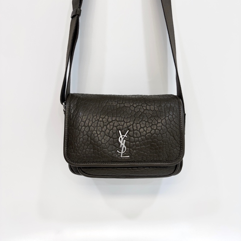 🫒聖羅蘭男士NIKI YSL橄欖綠銀釦粒面小羊皮NIKI小型郵差包776611-5