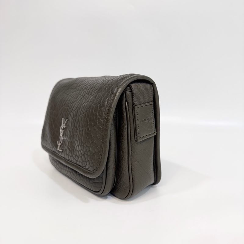 🫒聖羅蘭男士NIKI YSL橄欖綠銀釦粒面小羊皮NIKI小型郵差包776611-6