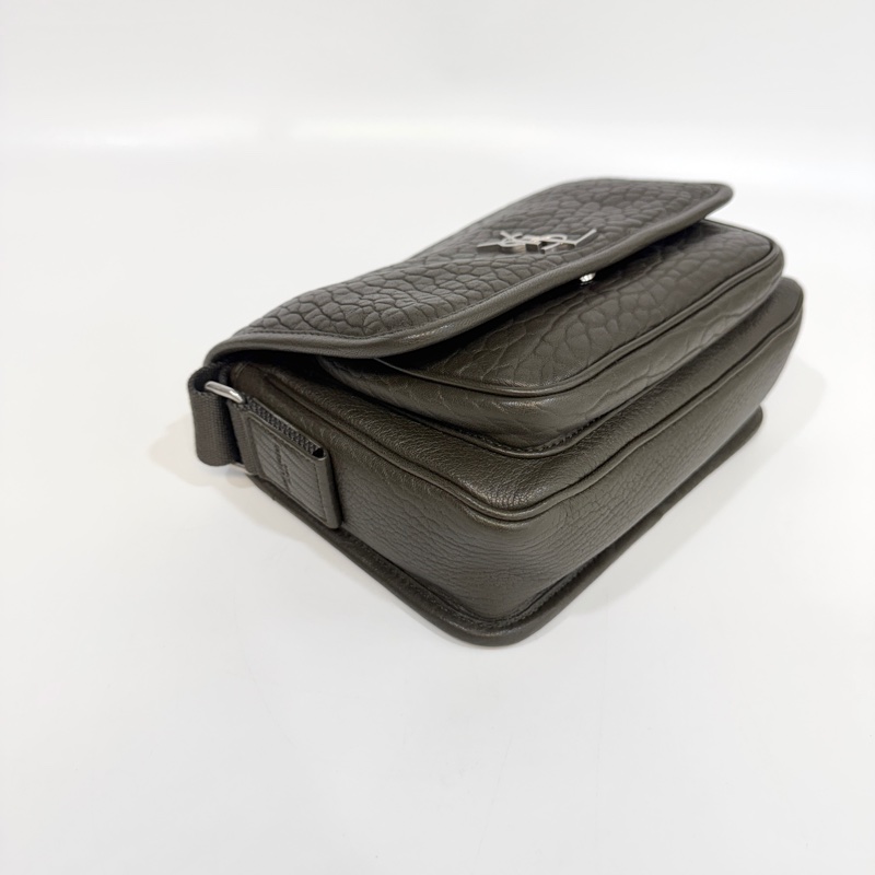 🫒聖羅蘭男士NIKI YSL橄欖綠銀釦粒面小羊皮NIKI小型郵差包776611-11