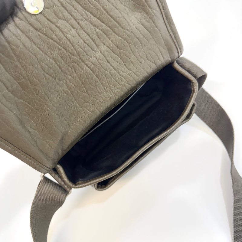 🫒聖羅蘭男士NIKI YSL橄欖綠銀釦粒面小羊皮NIKI小型郵差包776611-15