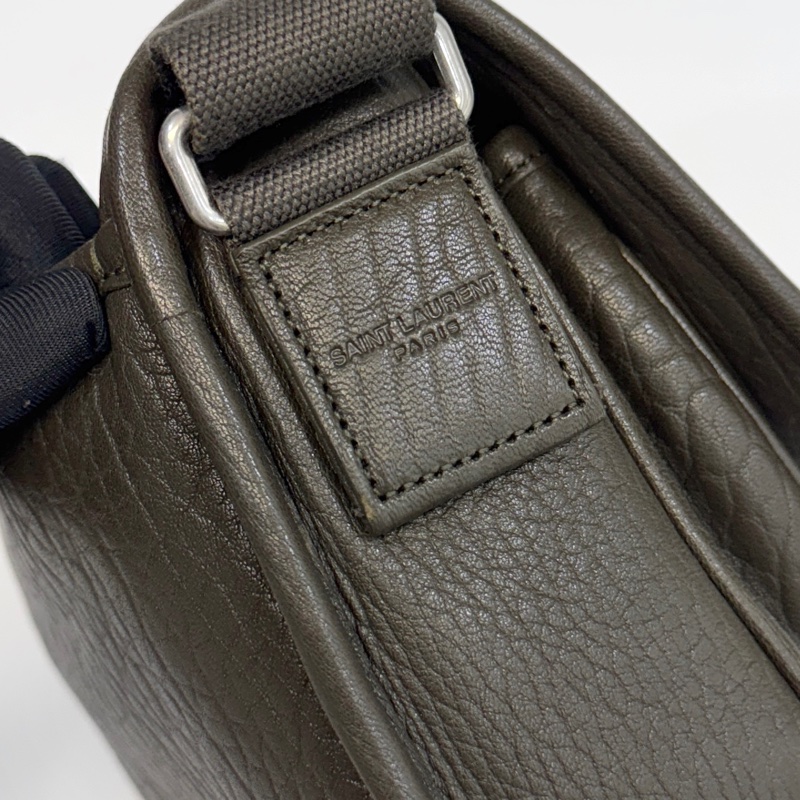 🫒聖羅蘭男士NIKI YSL橄欖綠銀釦粒面小羊皮NIKI小型郵差包776611-18