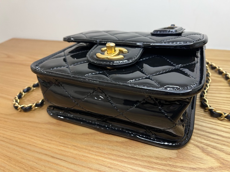 chanel 香奈兒 黑金 漆皮 豆腐包-2