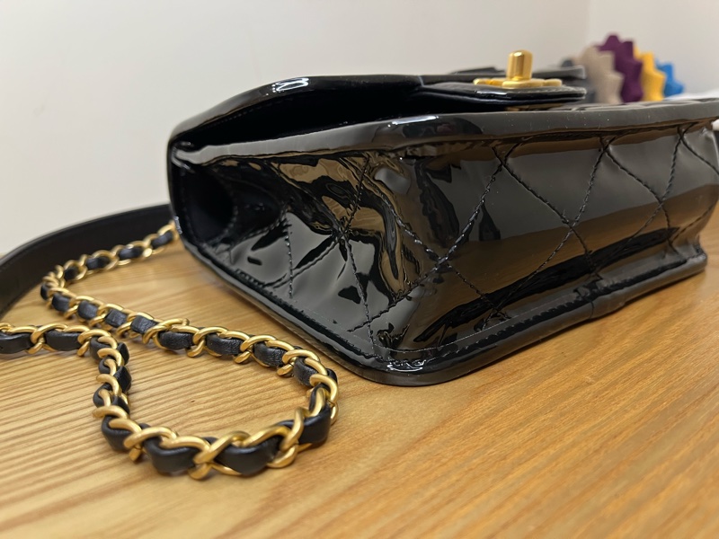 chanel 香奈兒 黑金 漆皮 豆腐包-8