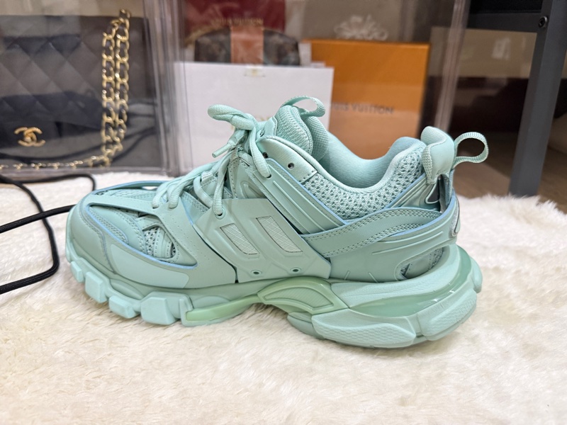 告別2025斷捨離價格🉐 🎖️巴黎世家 尺寸39老爹鞋 休閒鞋 超好看-4