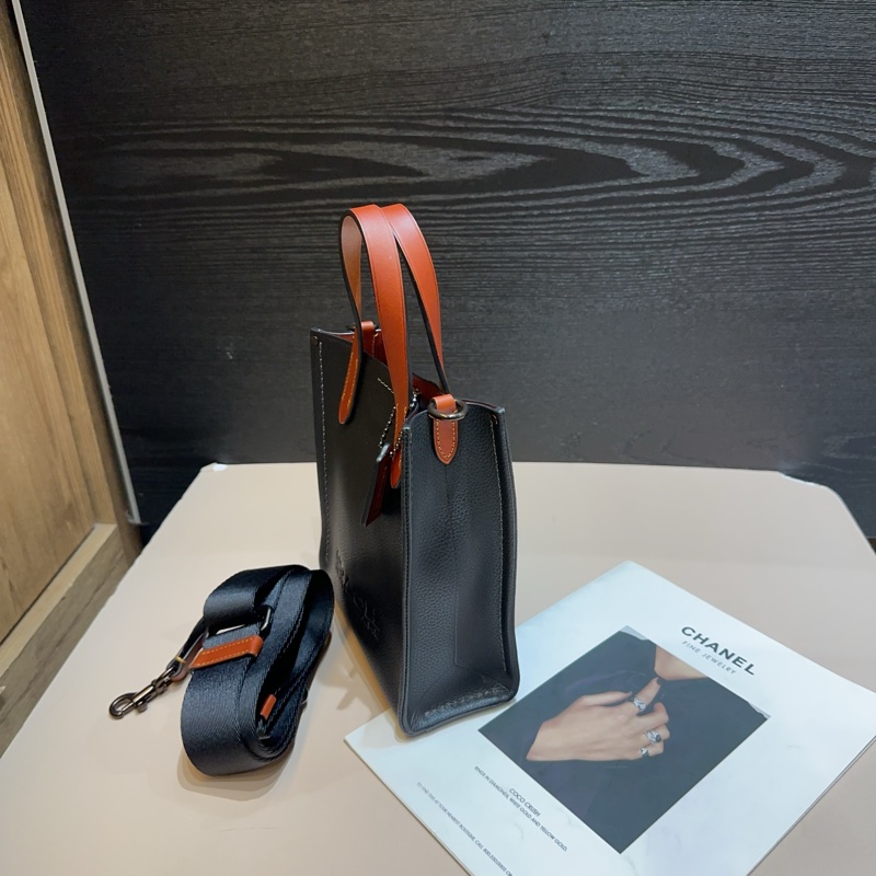 Coach 黑牛皮手提斜背包-3