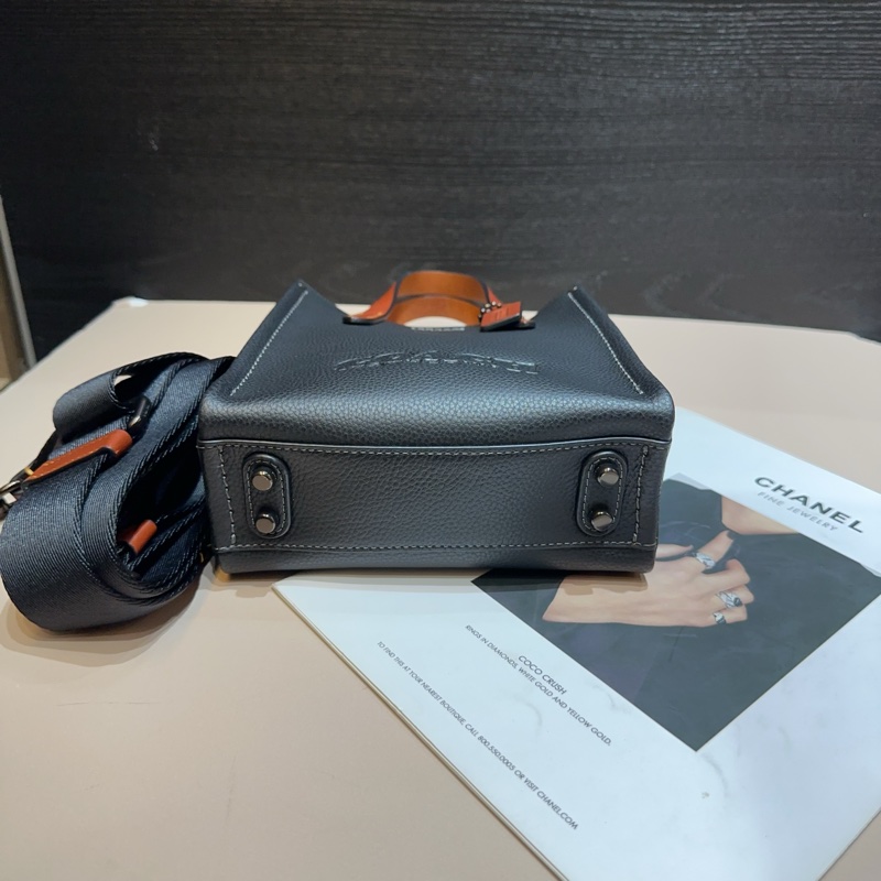 Coach 黑牛皮手提斜背包-4
