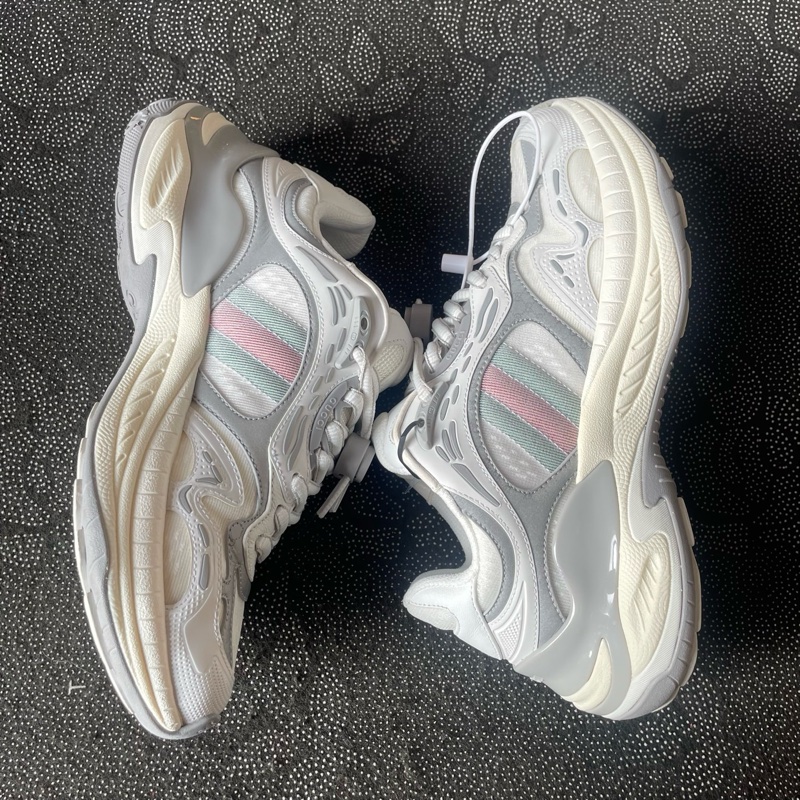 gucci白灰運動鞋36.5碼無盒,裸鞋 成色充新基本無磨損。-7