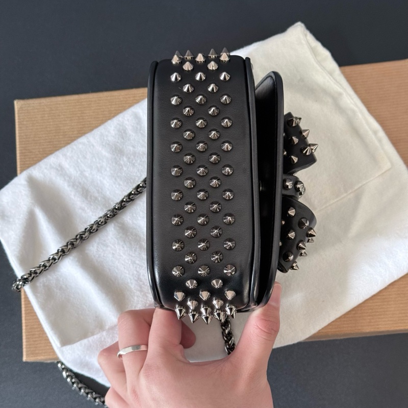 菲拉格慕 hy0081 cl鉚釘包包,長15,寬6,高11,肩帶60-4