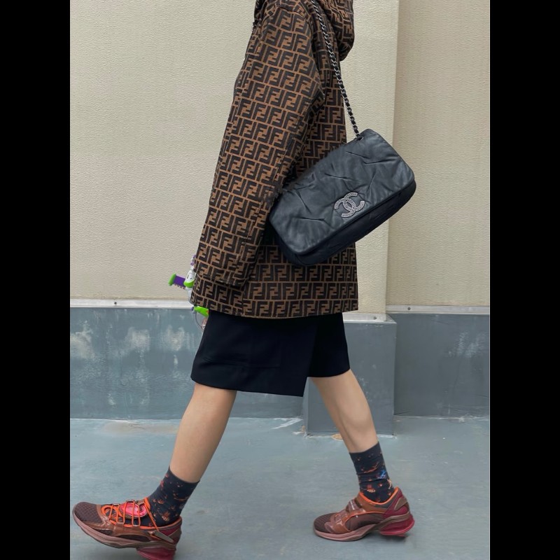 新到🖤Chanel黑銀珠光牛皮鏤空扣翻蓋雲朵包機場包-1