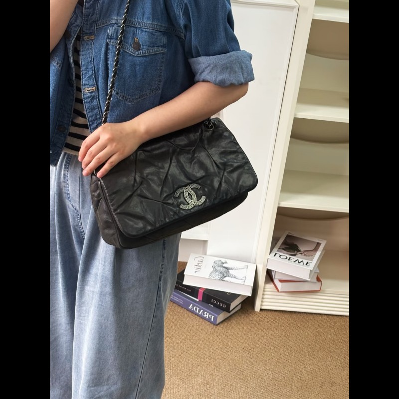 新到🖤Chanel黑銀珠光牛皮鏤空扣翻蓋雲朵包機場包-2