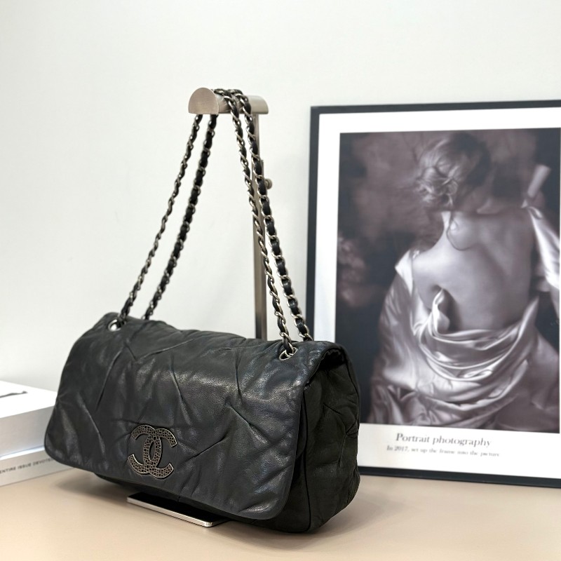 新到🖤Chanel黑銀珠光牛皮鏤空扣翻蓋雲朵包機場包-5