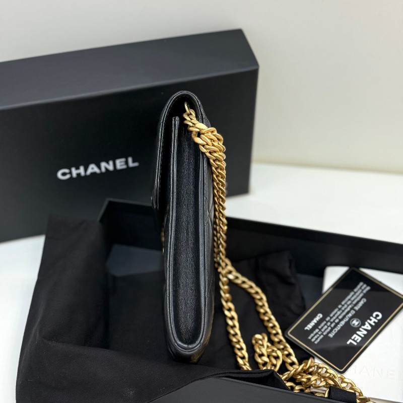 新到🖤全套帶盒Chanel黑金琺瑯扣手機包-3