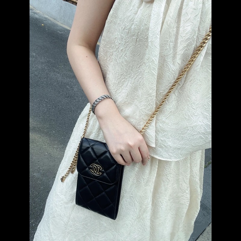 新到🖤全套帶盒Chanel黑金琺瑯扣手機包-6