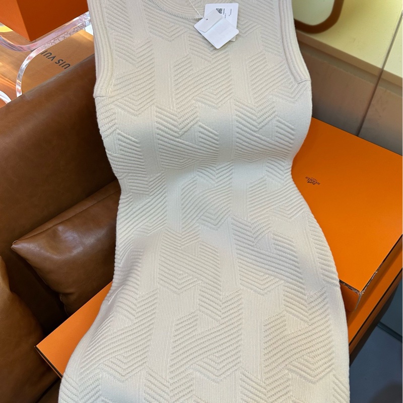 帶吊牌99新Hermes/愛馬仕  FW23 字母圖案修身圓領短款/無袖連衣裙 女款 米色 34 碼-0