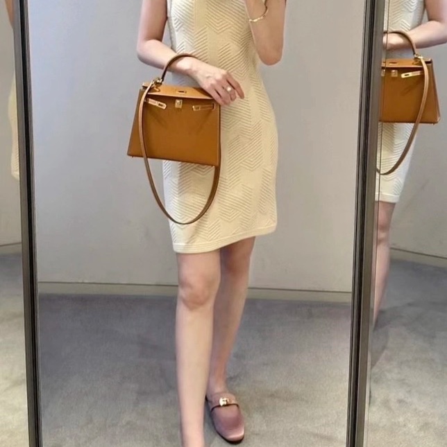 帶吊牌99新Hermes/愛馬仕  FW23 字母圖案修身圓領短款/無袖連衣裙 女款 米色 34 碼-6