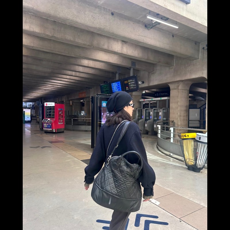 Chanel 旅行包 黑銀 保齡球包 雙C logo 肩帶款-8