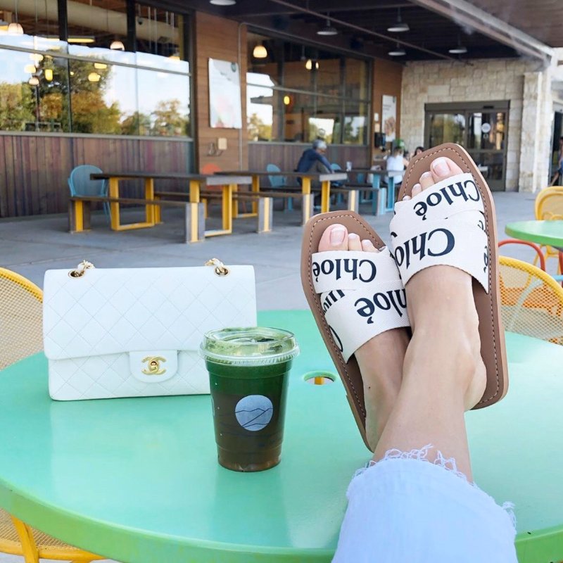 🎉2026新品好折扣✨Chloe 女款 Woody Logo 拖鞋 米白色和黑色 IT36/37/38/39/40-1