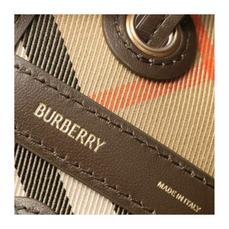 BURBERRY 抽繩格紋水桶包 8093804-3