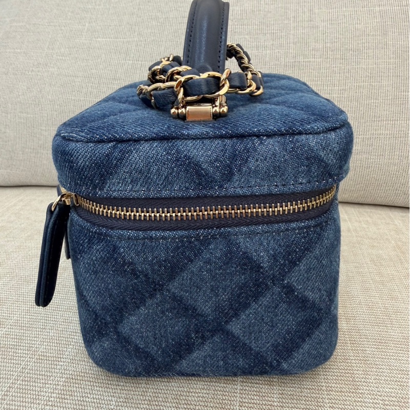 香奈兒CHANEL 22k深色丹寧牛仔手柄盒子包化妝箱-9