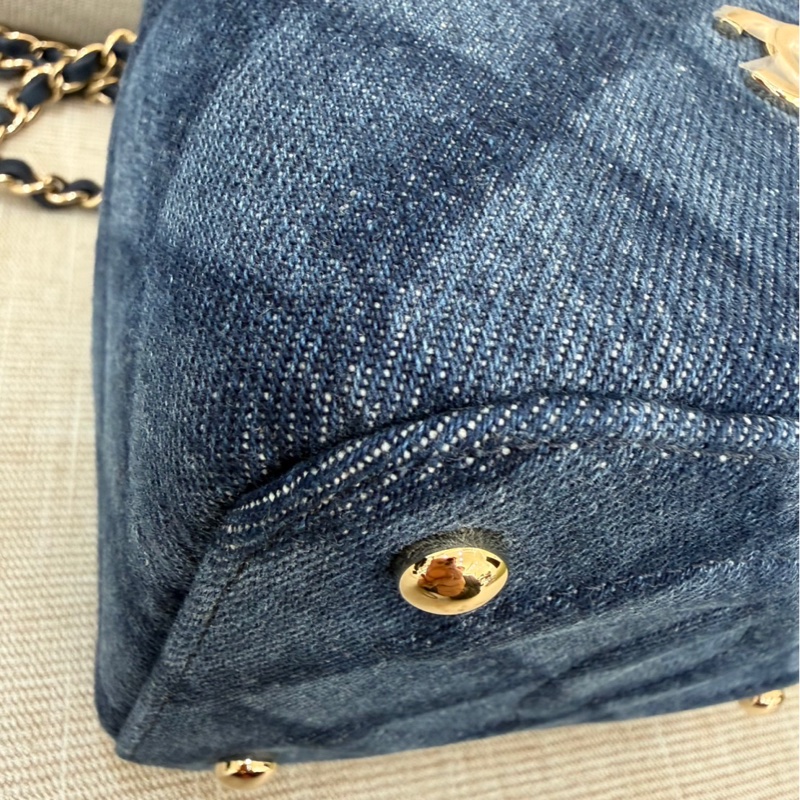 香奈兒CHANEL 22k深色丹寧牛仔手柄盒子包化妝箱-11