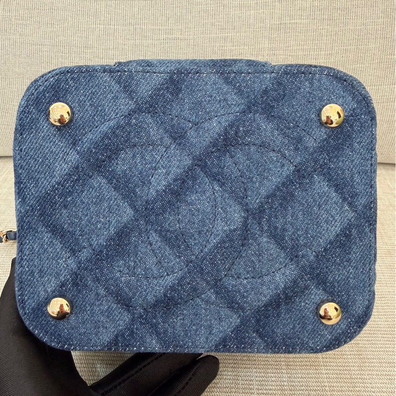 香奈兒CHANEL 22k深色丹寧牛仔手柄盒子包化妝箱-14