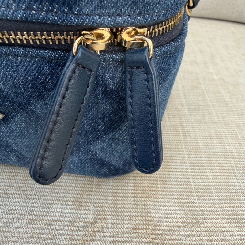 香奈兒CHANEL 22k深色丹寧牛仔手柄盒子包化妝箱-22