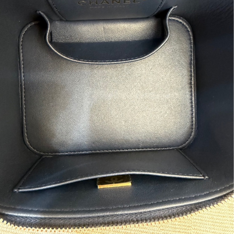 香奈兒CHANEL 22k深色丹寧牛仔手柄盒子包化妝箱-26