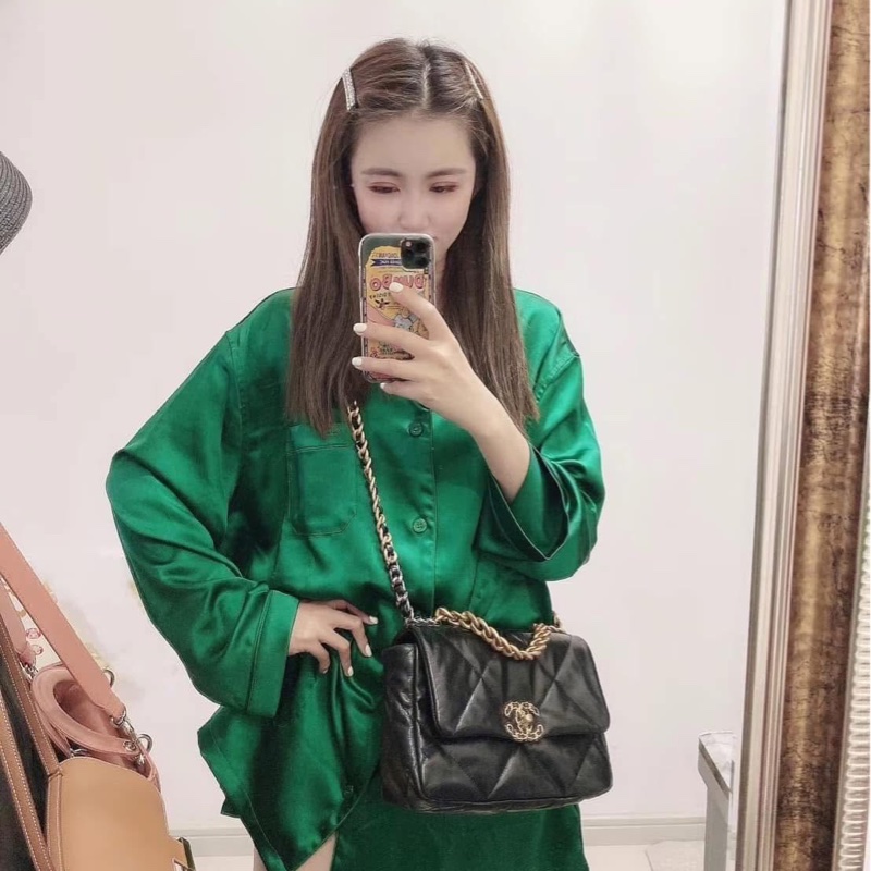 CHANEL 香奈兒 19系列 經典雙C LOGO菱格紋小羊皮三用金鍊包  黑色-2