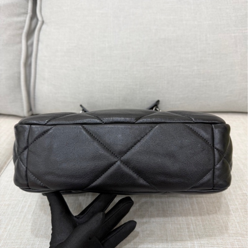 CHANEL 香奈兒 19系列 經典雙C LOGO菱格紋小羊皮三用金鍊包  黑色-11