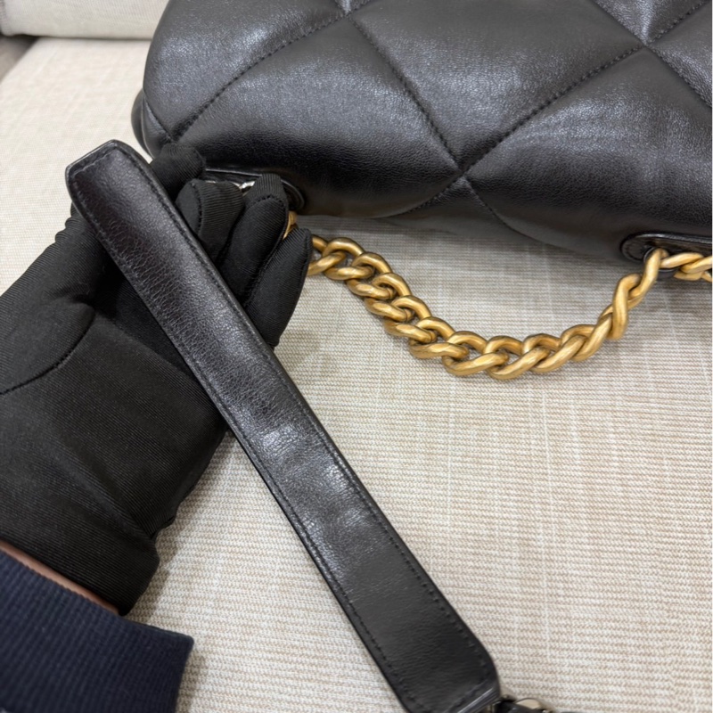 CHANEL 香奈兒 19系列 經典雙C LOGO菱格紋小羊皮三用金鍊包  黑色-17