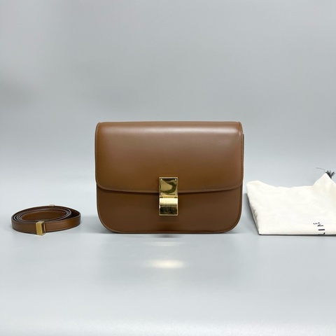 97新 Celine/賽琳 焦糖色光面牛皮box 中號單肩斜挎包 尺寸：24*18*7cm 包身護