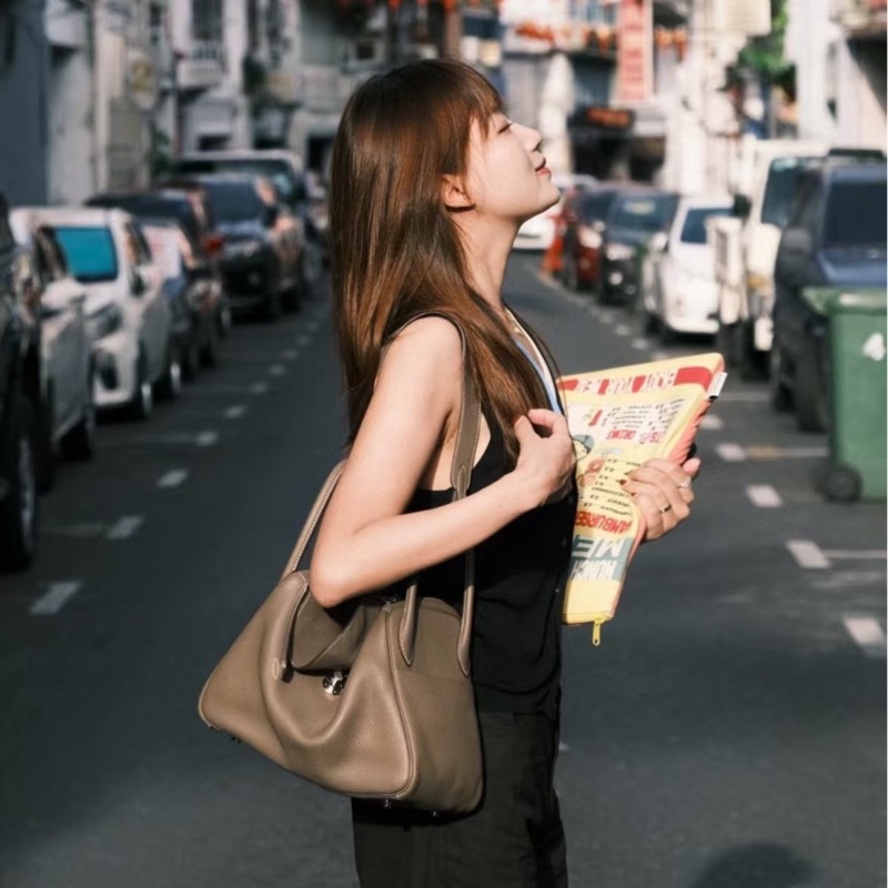 Hermes Lindy 30 大象灰銀扣-5