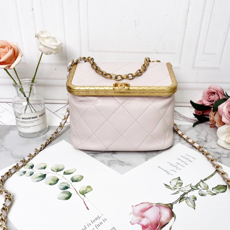 CHANEL 淡粉色軟盒子肩背包 15*8*12CM 98新配件塵袋-1