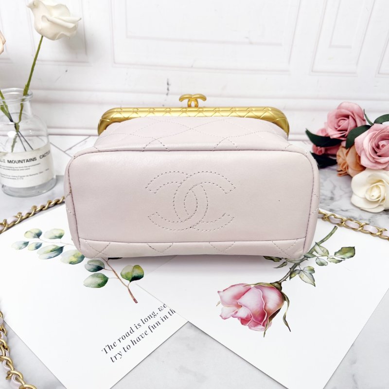 CHANEL 淡粉色軟盒子肩背包 15*8*12CM 98新配件塵袋-5
