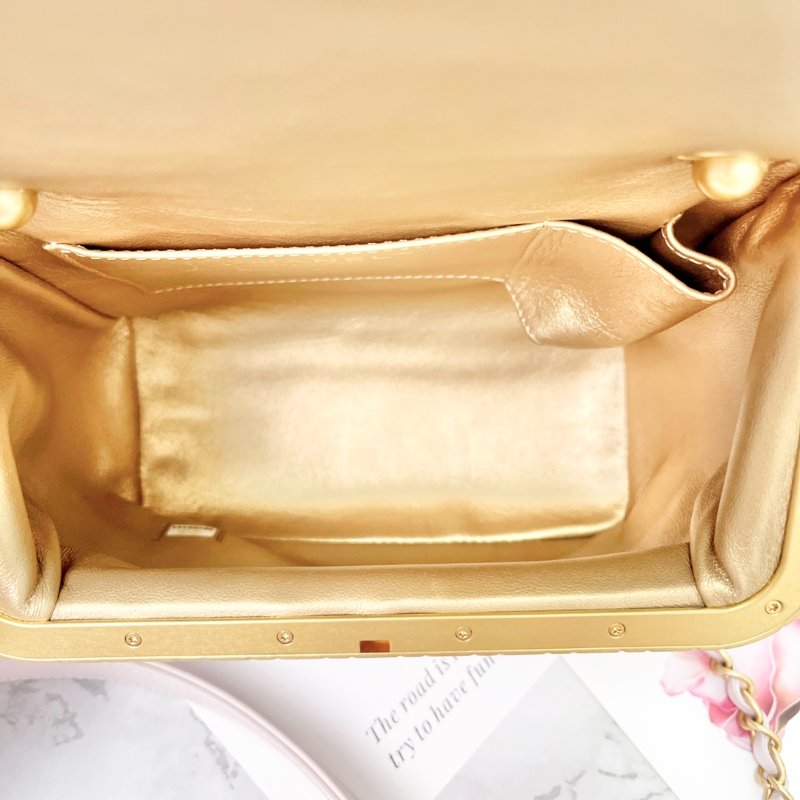 CHANEL 淡粉色軟盒子肩背包 15*8*12CM 98新配件塵袋-8