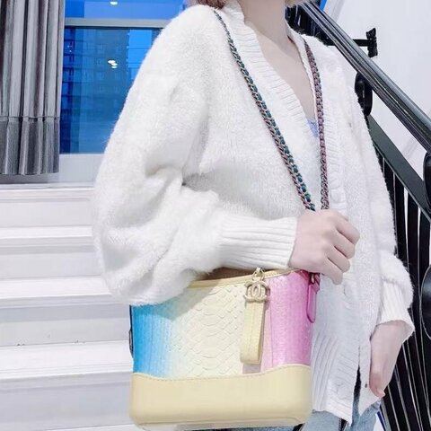 Chanel 紫色拼黃色小號蛇皮漸變流浪包15*20*8cm，99新配件塵袋盒子稀有皮證書