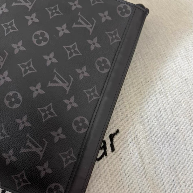 Lv 黑色黑花手拿包-1