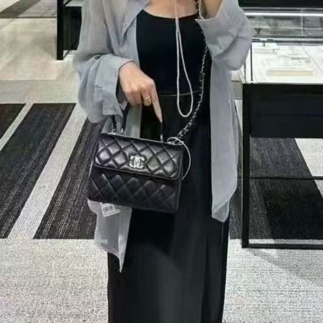 Chanel 21B 黑金trendy cc小號手提肩背斜背包 芯片款 25×17×9cm 98新配件塵袋-0