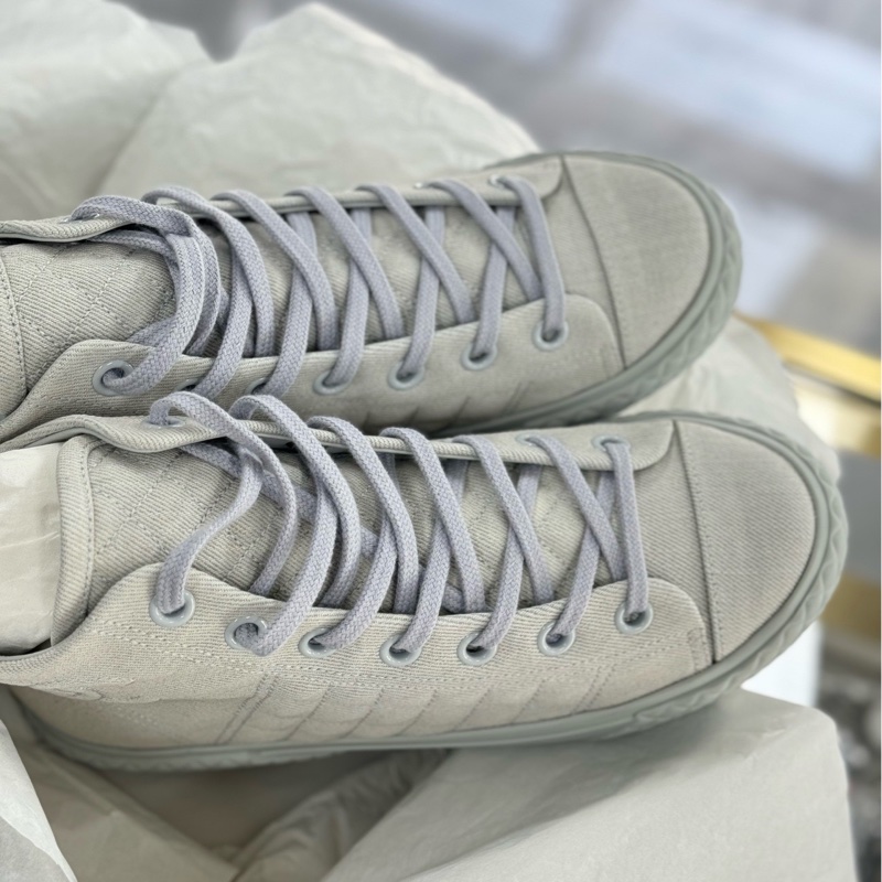 99新未使用過 Chanel 香奈兒 淺色帆布鞋 純色高幫 外面是帆布 裡面是小羊皮  36.5碼。-2